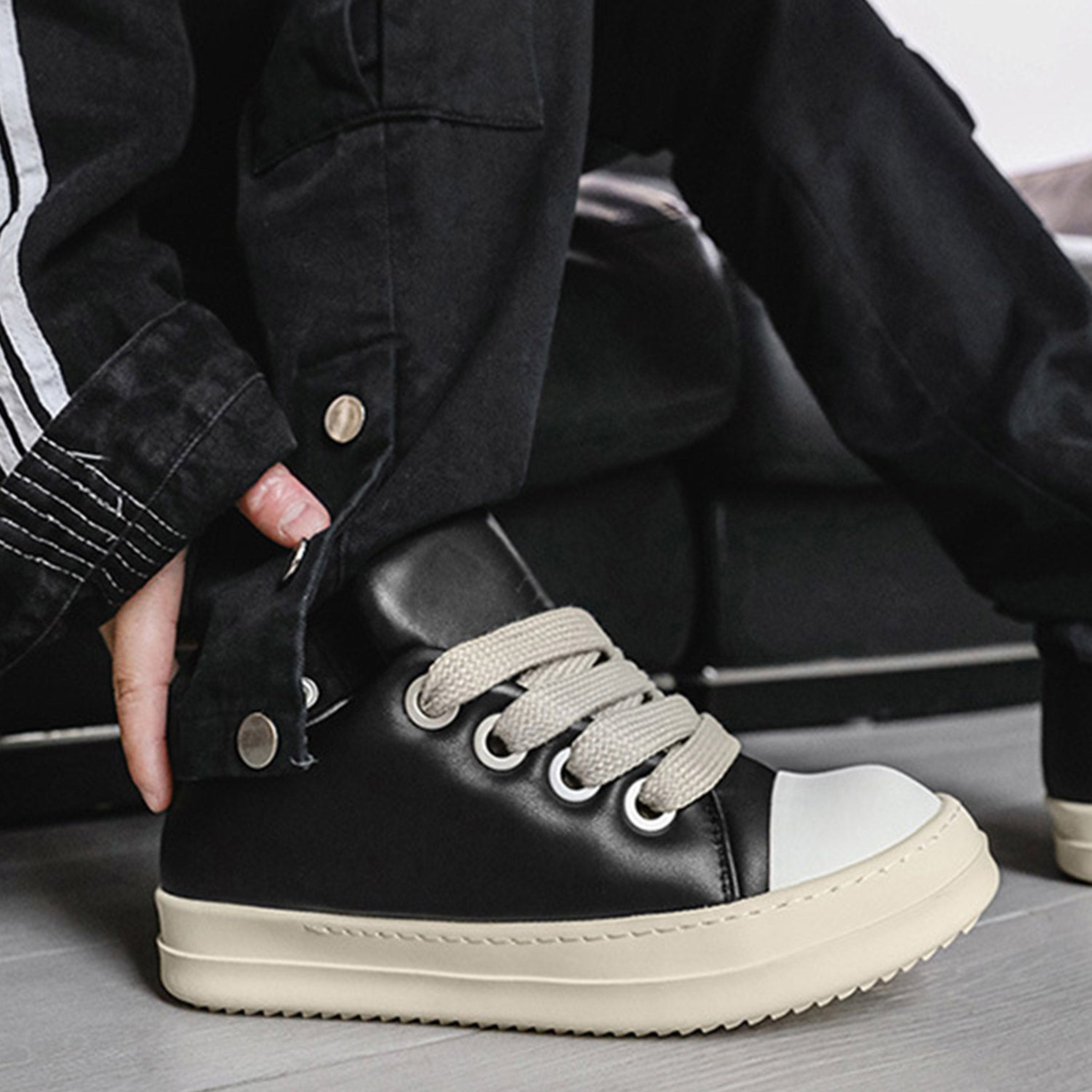 CURVEA — SNEAKER