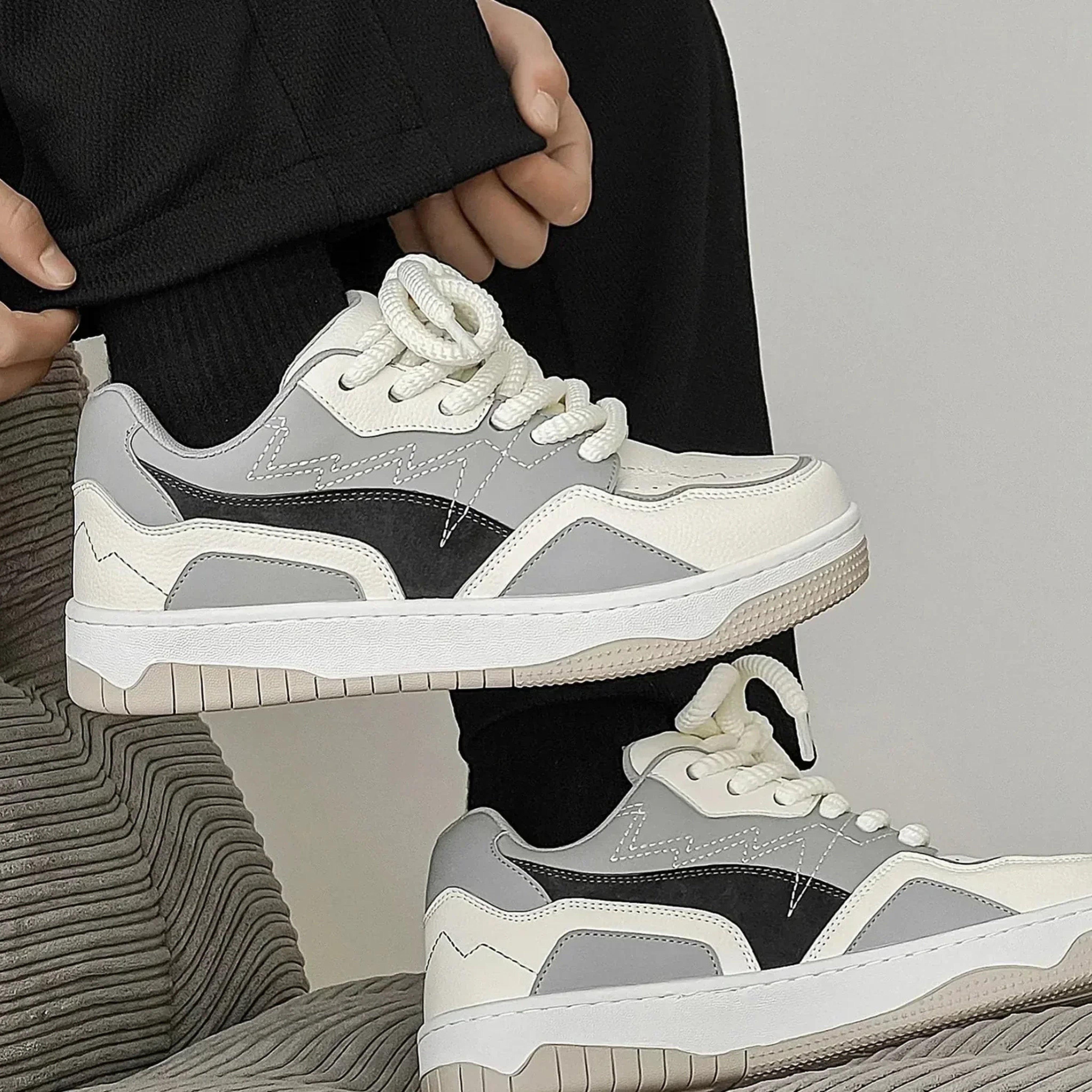LINERO — SNEAKER